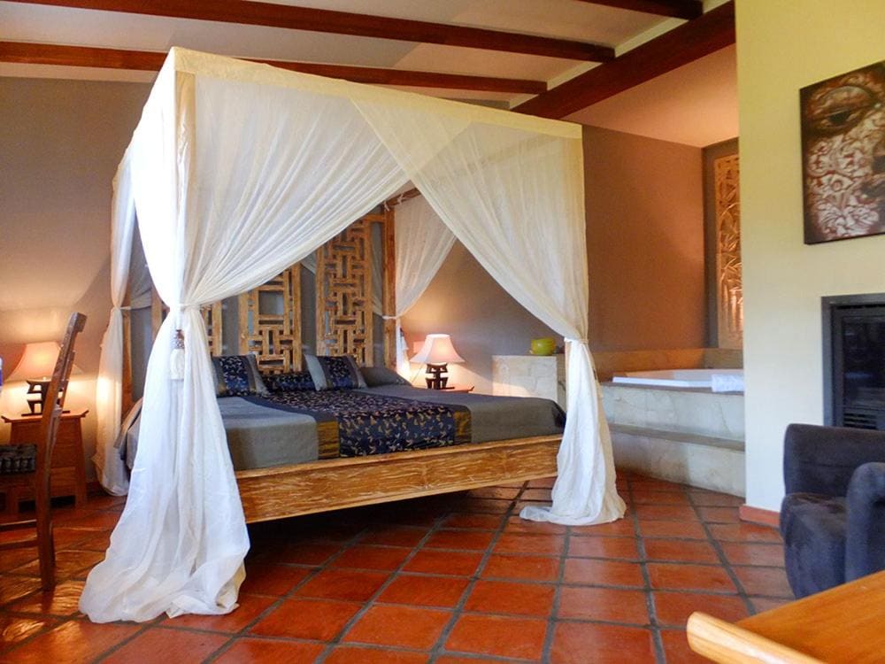 King Suite with Spa Bath room - Image 1