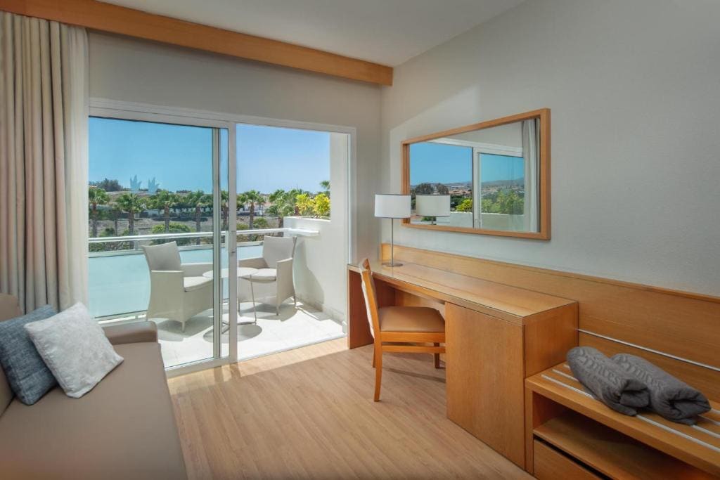 Superior Family Room room - Image 3