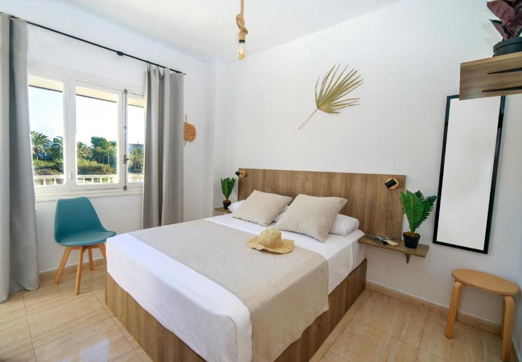 Double Room with Balcony room - Image 3