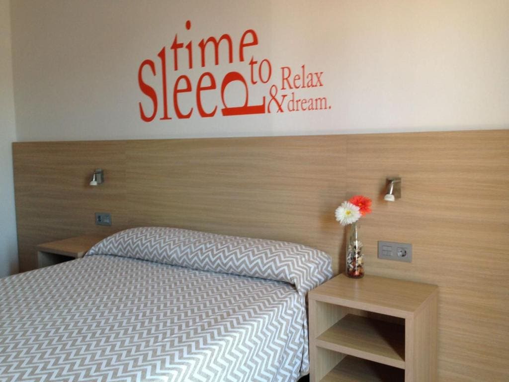 Double Room with Pool View room - Image 1