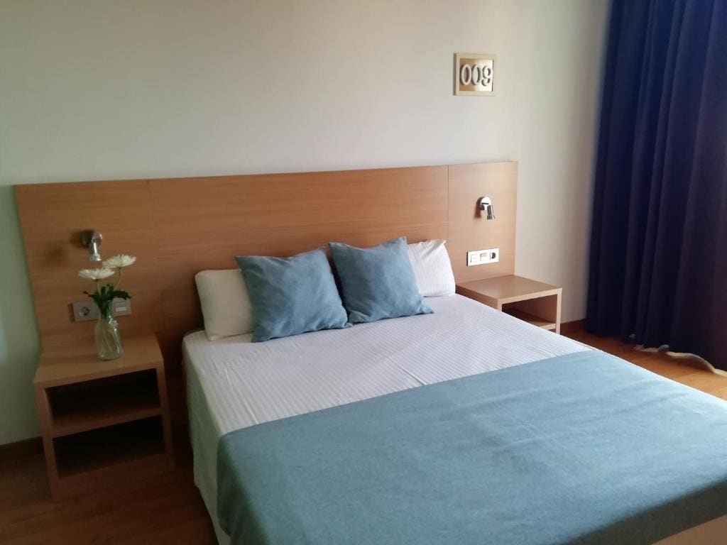 Superior Double Room with Pool View room - Image 3