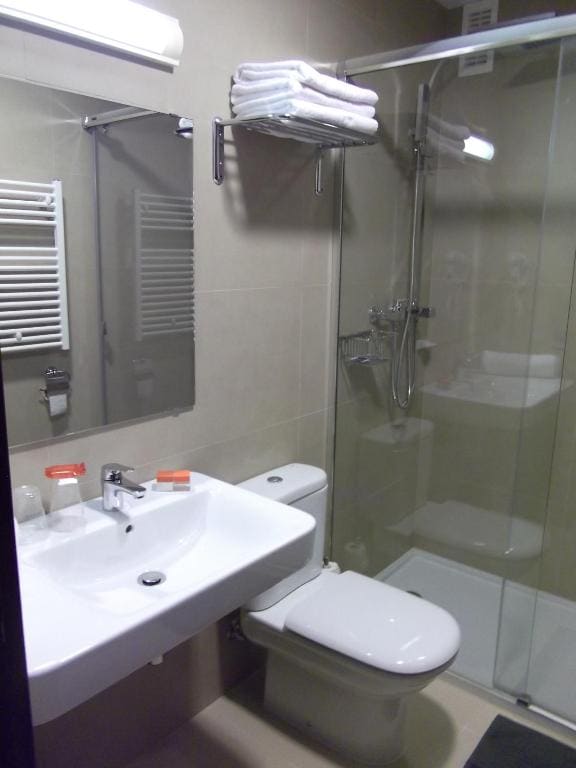 Superior Double Room with Street View room - Image 2