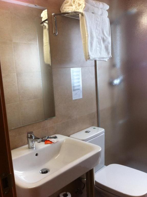 Twin Room with Pool View room - Image 3