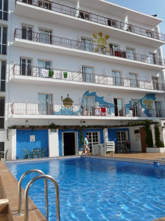 Twin Room with Pool View room - Image 1