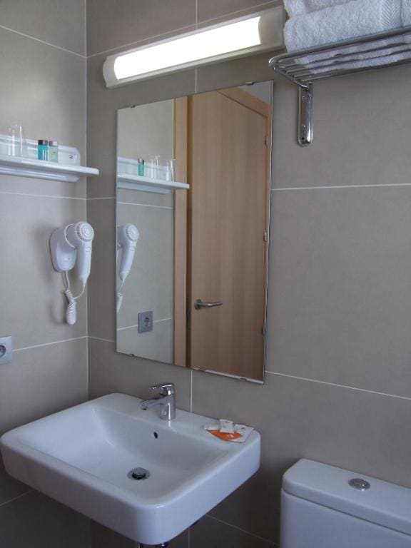 Twin Room with Street View room - Image 1