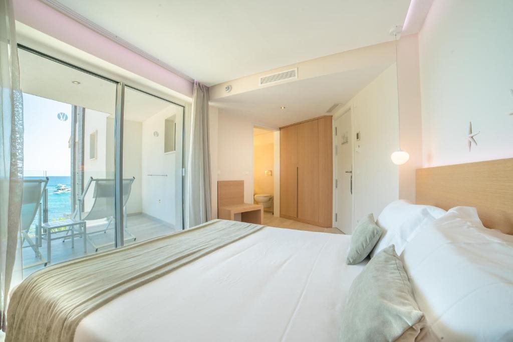 Double Room Sea view room - Image 2