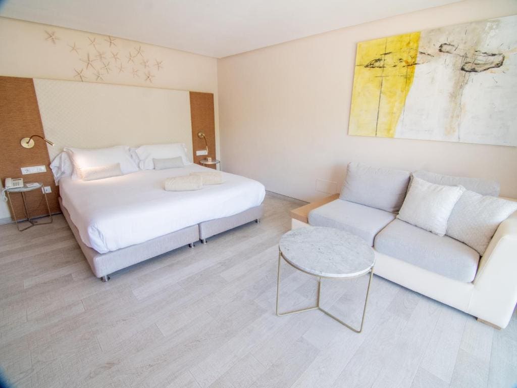 Superior Double Room Lateral Sea View room - Image 1