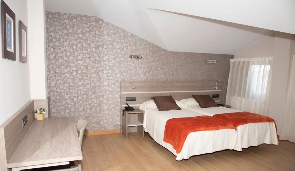 Twin Room with Private Bathroom room - Image 1