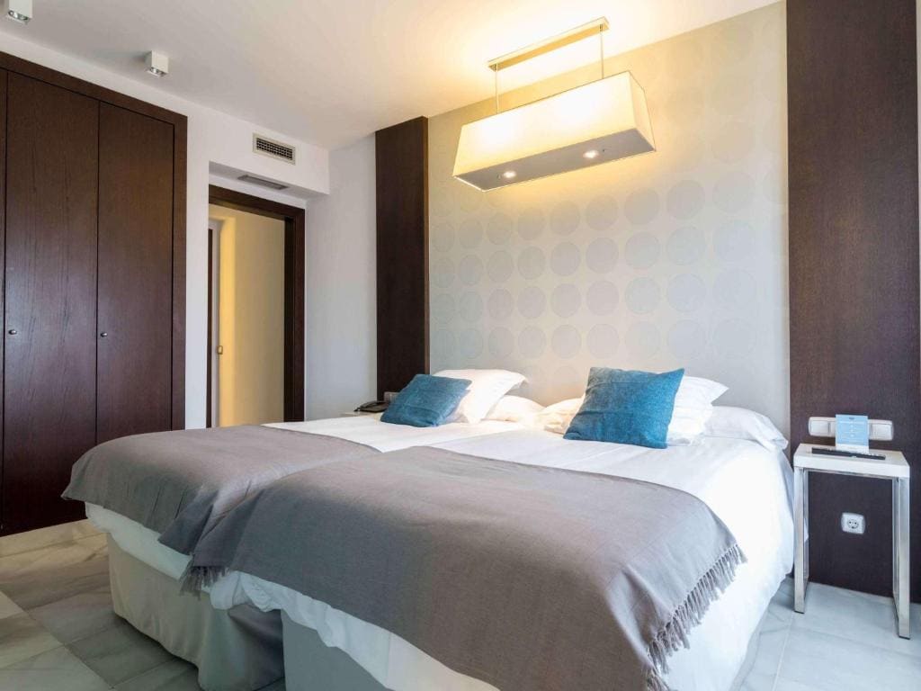 Standard Twin Room room - Image 1