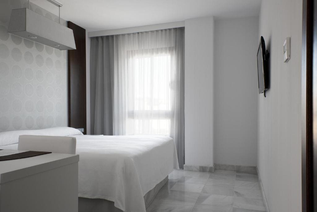 Standard Twin Room room - Image 3