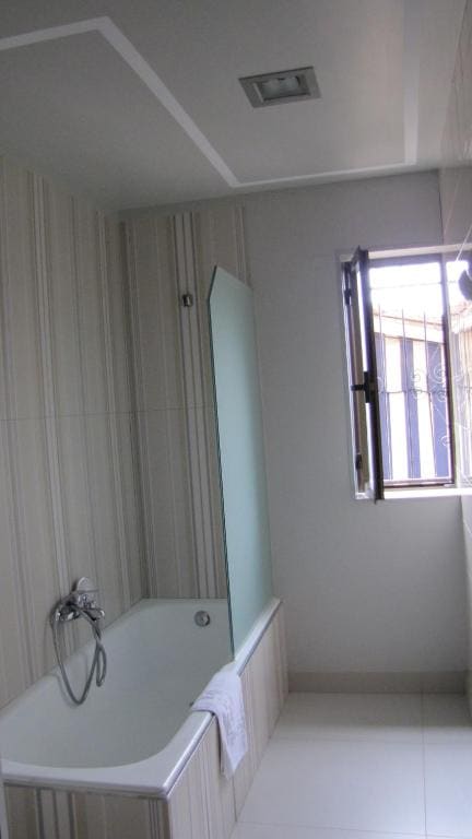 Habitación Triple planta baja con mascota room - Image 2