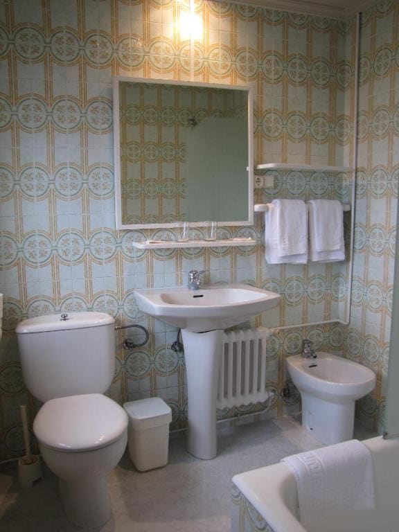 Single Room with Double Bed room - Image 1