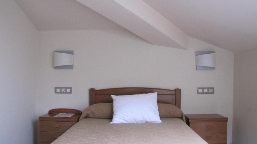 Small Single Room room - Image 1