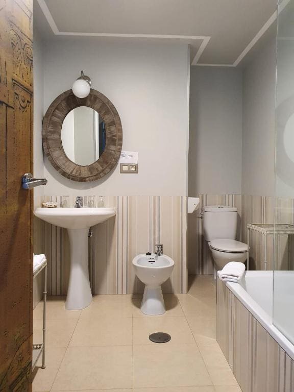 Superior Triple Room with Sea View room - Image 2