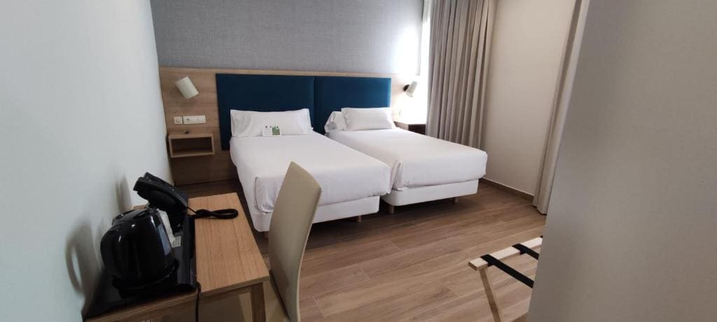 Budget Twin Room room - Image 2