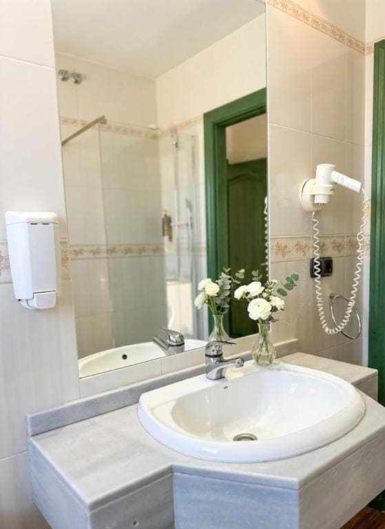 Standard Double Room room - Image 3