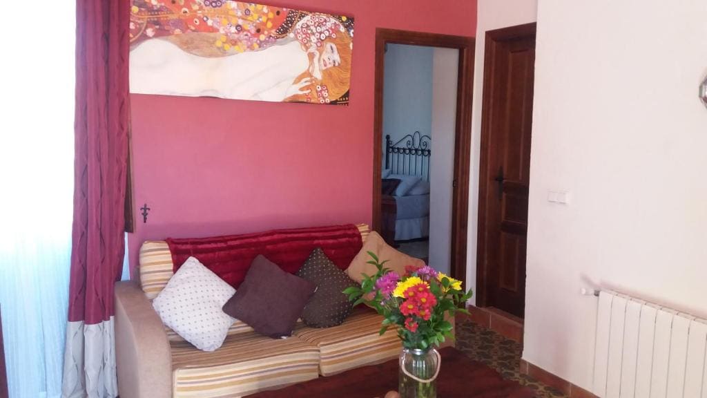 Deluxe Suite with Spa Bath room - Image 3