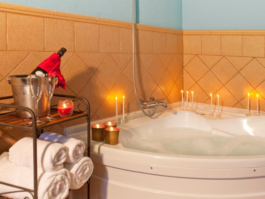 Superior Double Room (hydromassage bath) room - Image 3