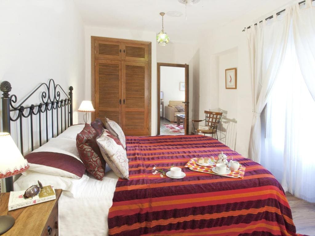 Deluxe Suite with Spa Bath room - Image 1