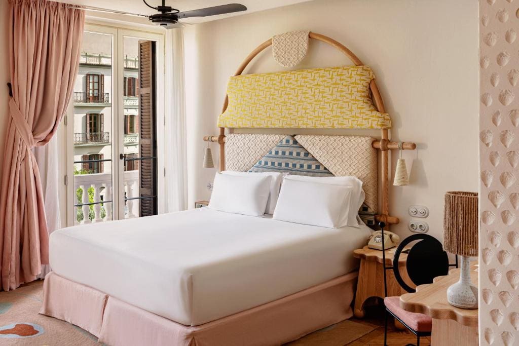 Superior King Room with City View room - Image 2