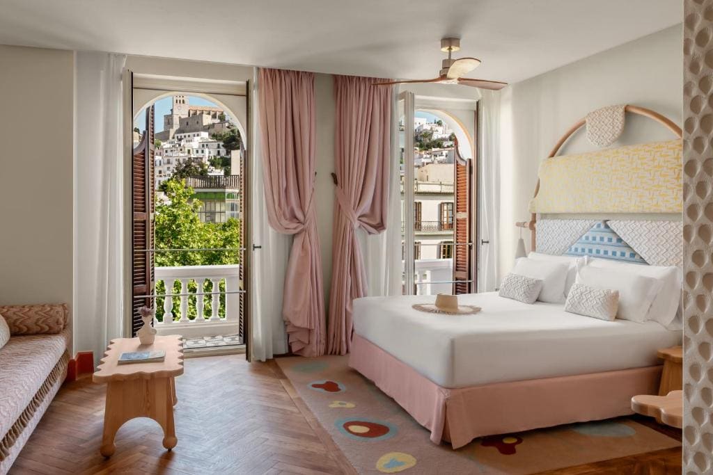 Premier Double Room with View room - Image 3