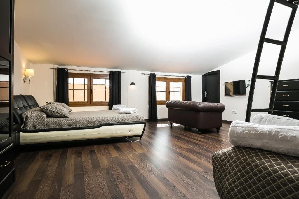 Family Room room - Image 2