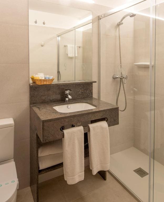 Single Room with Free Parking room - Image 2