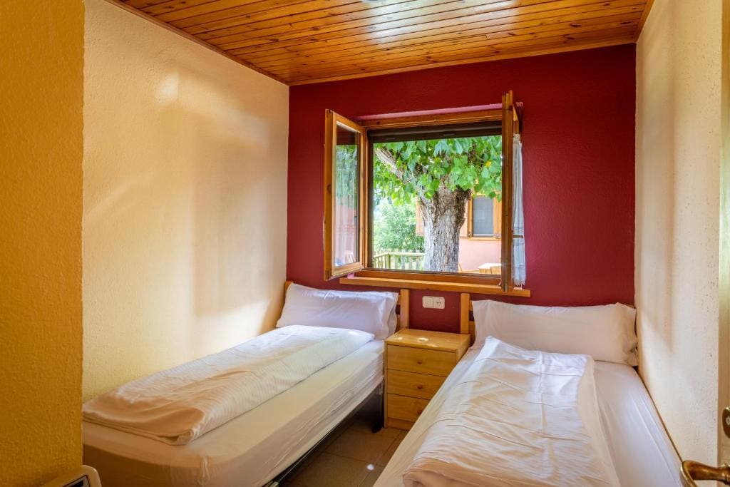 Two-Bedroom Bungalow (4-6 Adults) room - Image 2