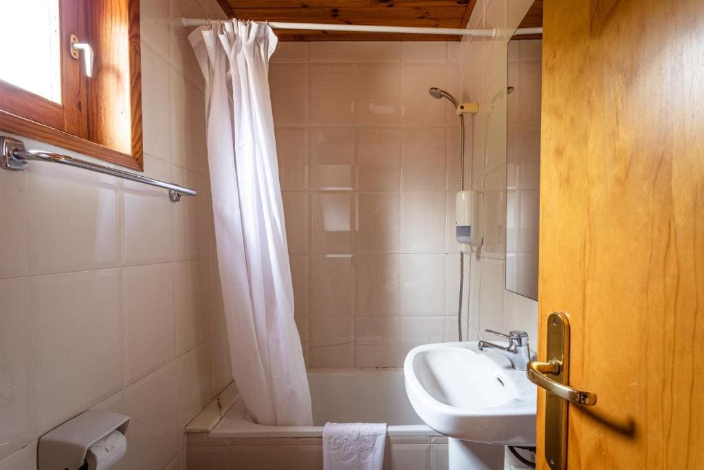 Two-Bedroom Bungalow (4-6 Adults) room - Image 3
