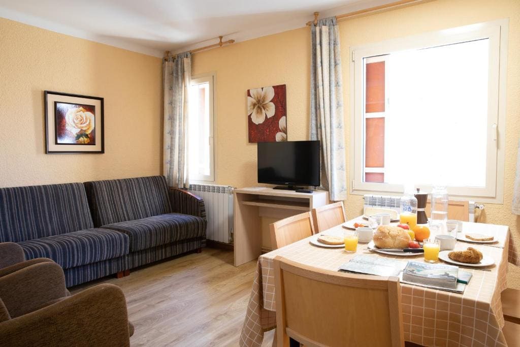Two-Bedroom Apartment (4-6 Adults) room - Image 2