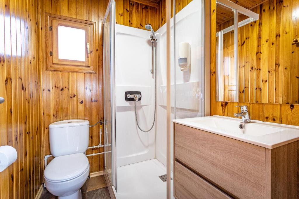 Two-Bedroom Bungalow (2 - 4 Adults) room - Image 3