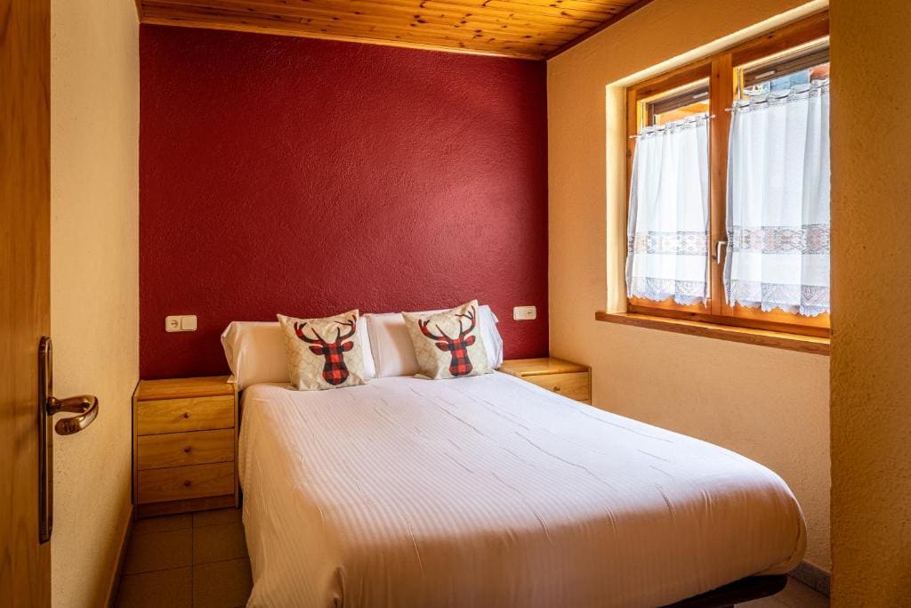 Two-Bedroom Bungalow (4-6 Adults) room - Image 1