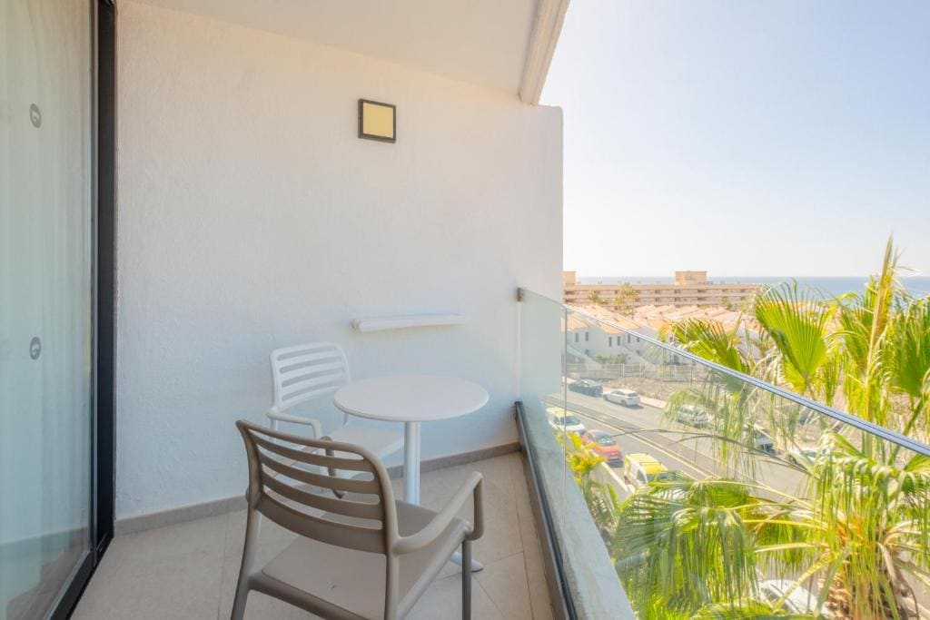 Double Room with Side Sea View room - Image 2