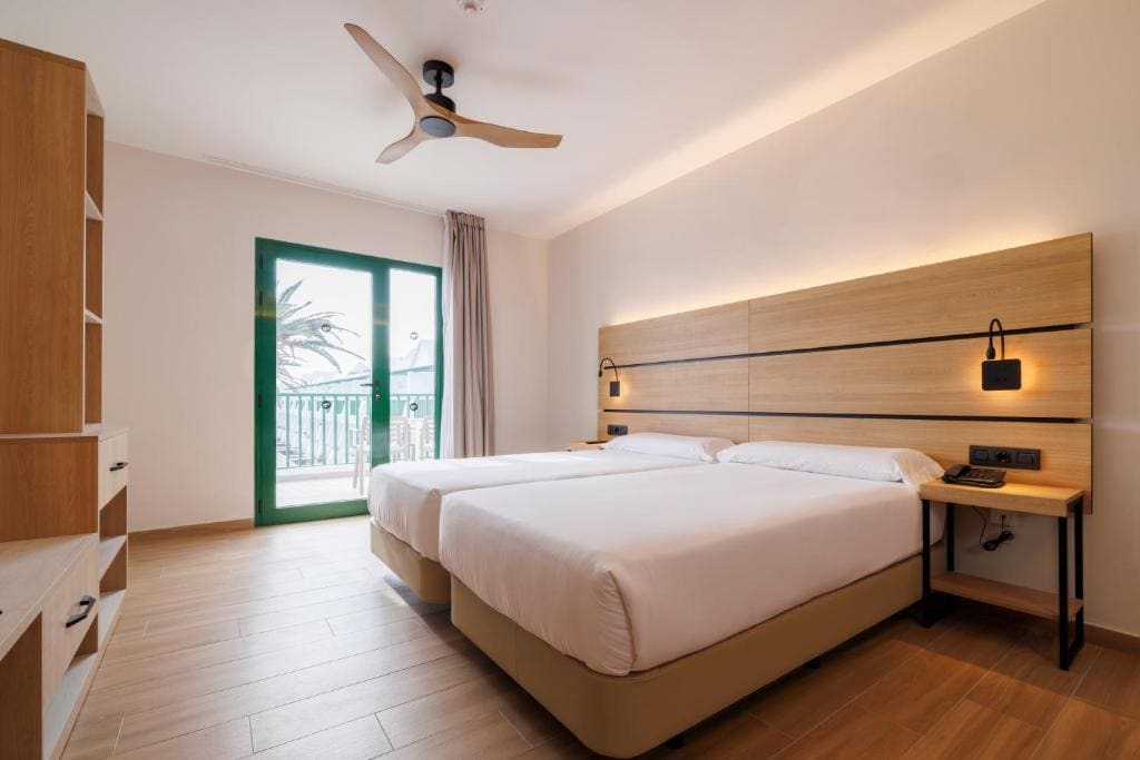 Junior Suite with Pool View room - Image 1