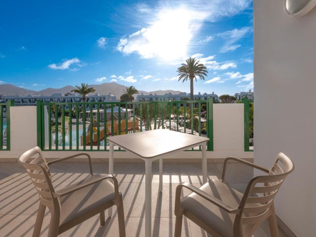 Double Room with Pool View room - Image 1
