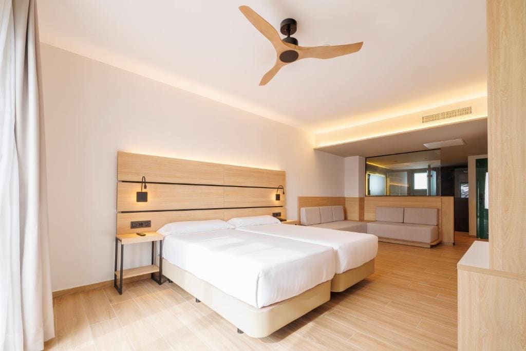Junior Suite with Pool View room - Image 2