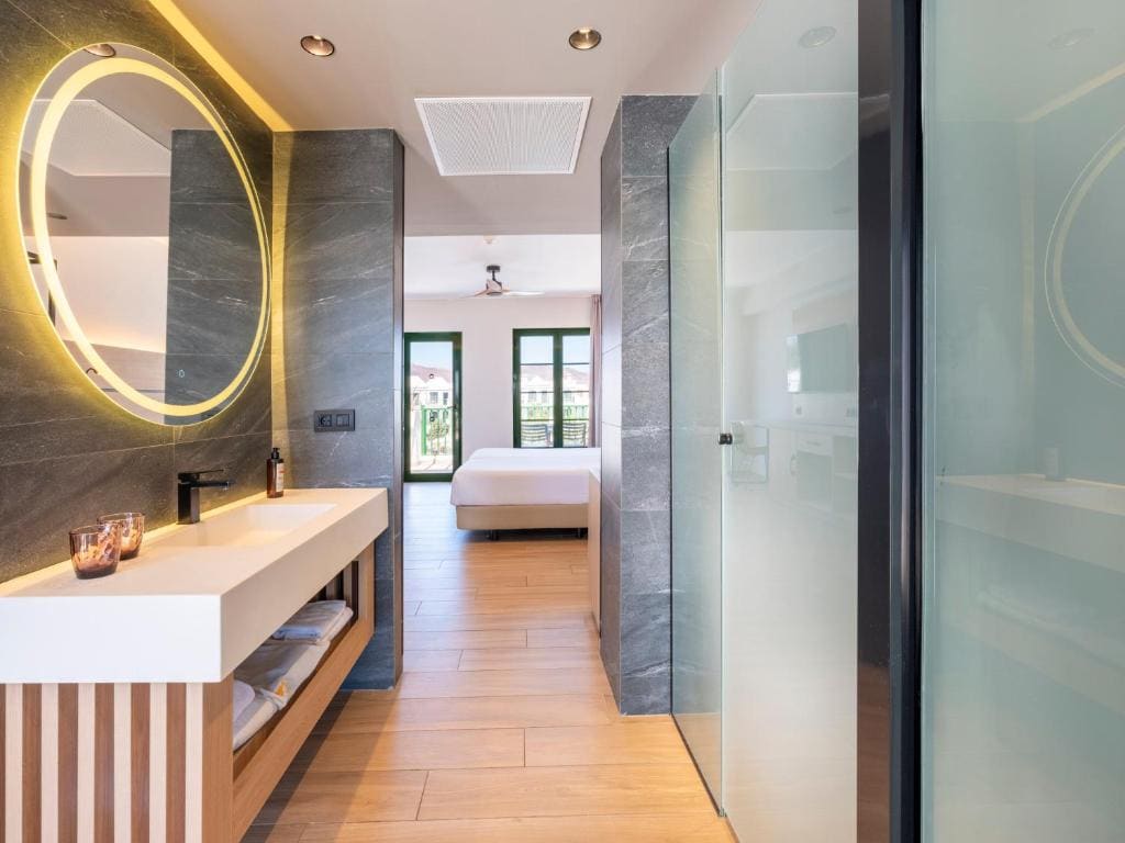 Suite with Pool View room - Image 2