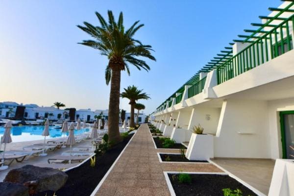 Superior Double Room with Pool View room - Image 1