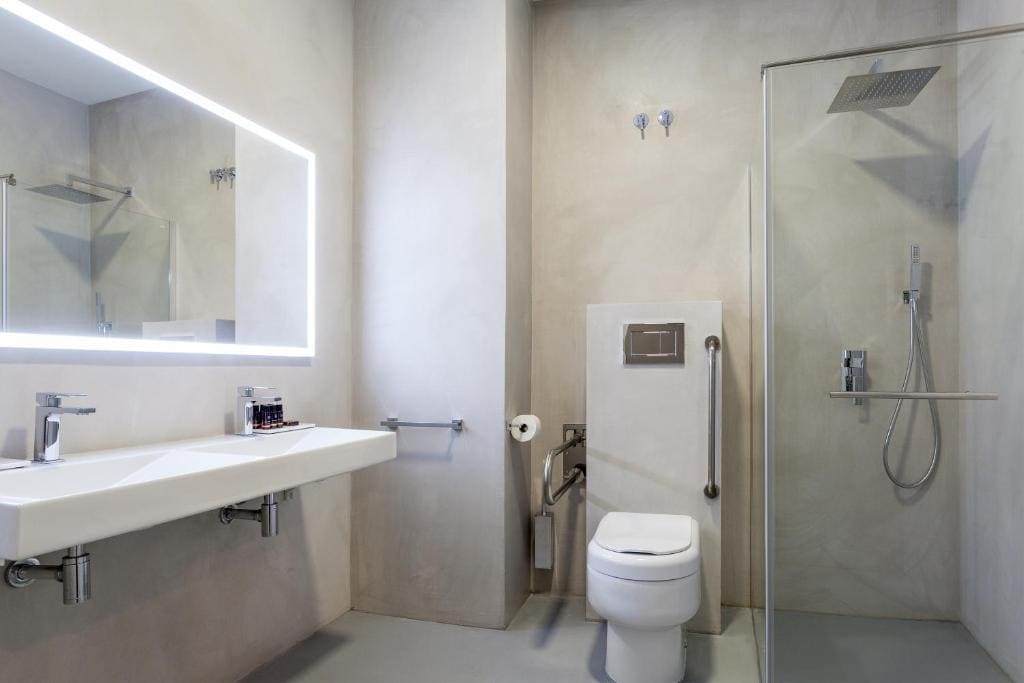 Deluxe Quadruple Room room - Image 2