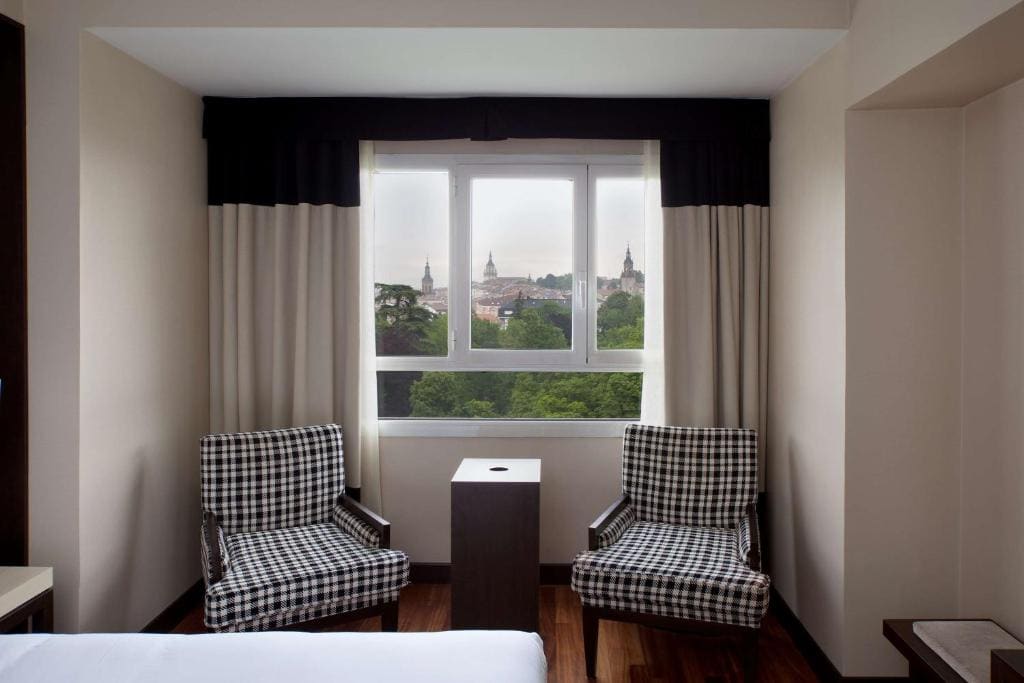 Standard Double or Twin Room room - Image 2