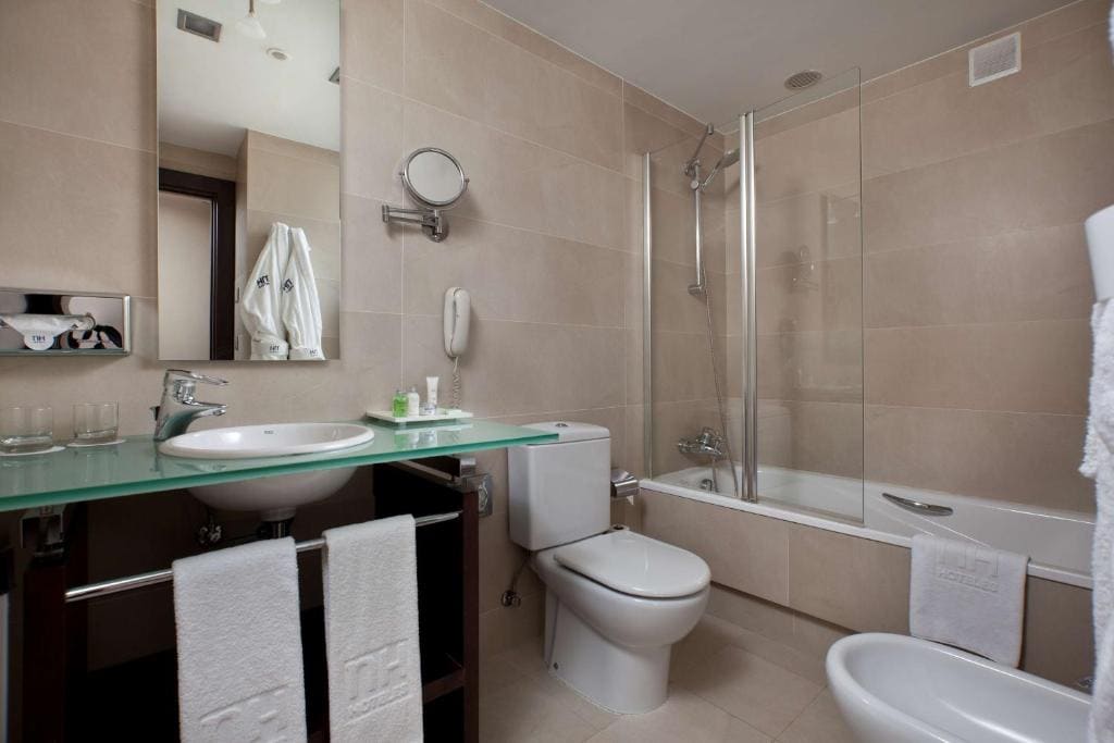 Standard Double or Twin Room room - Image 3