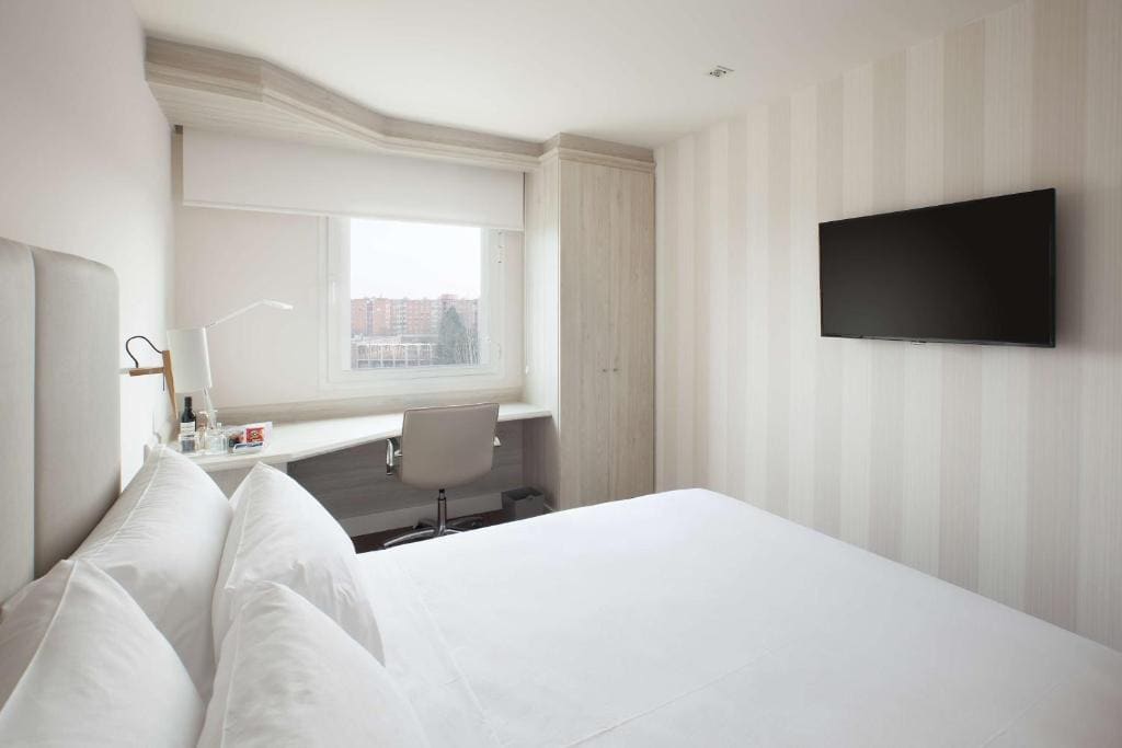 Standard Double or Twin Room room - Image 3