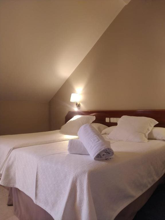 Double or Twin Room with Balcony room - Image 2