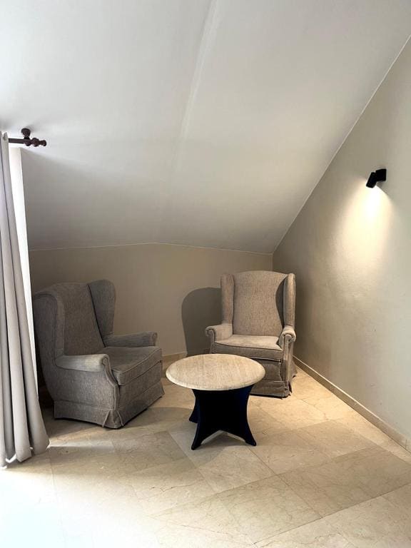 Family Room room - Image 2