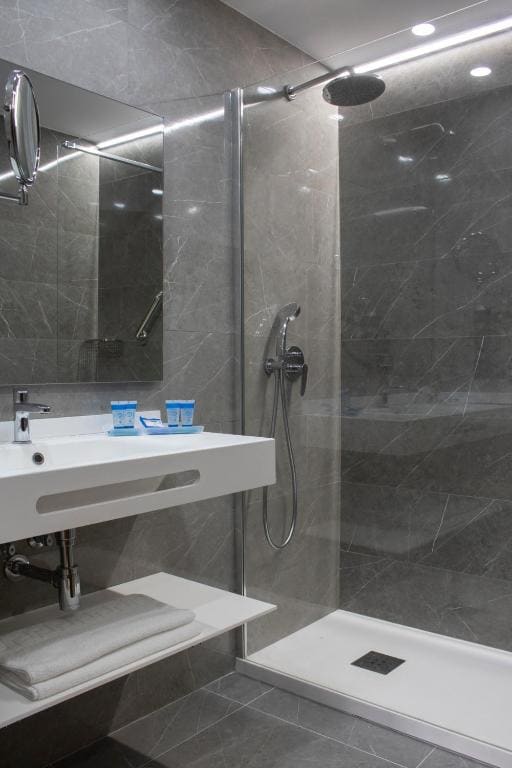Suite room - Image 3