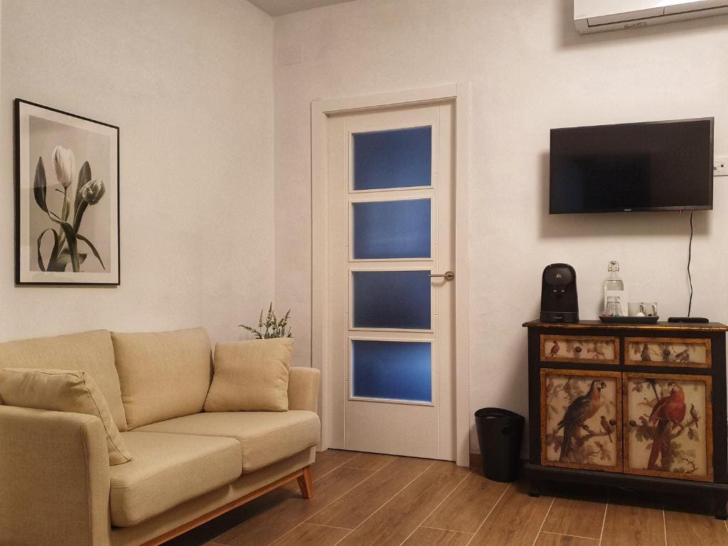 Deluxe Double Room with Balcony room - Image 1