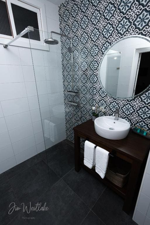 Deluxe King Room room - Image 1