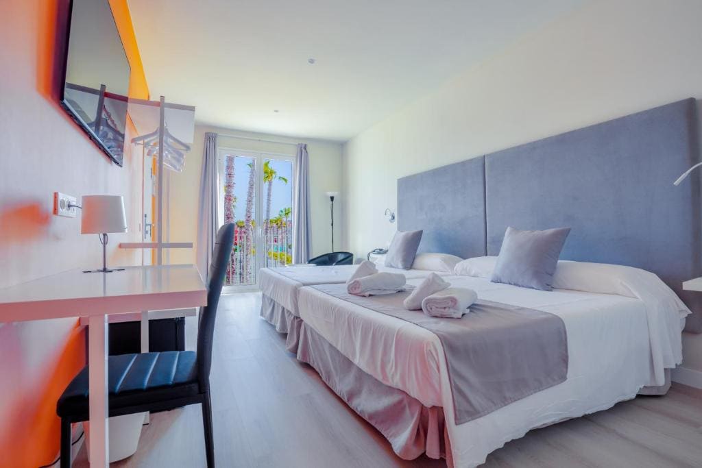 Room room - Image 1