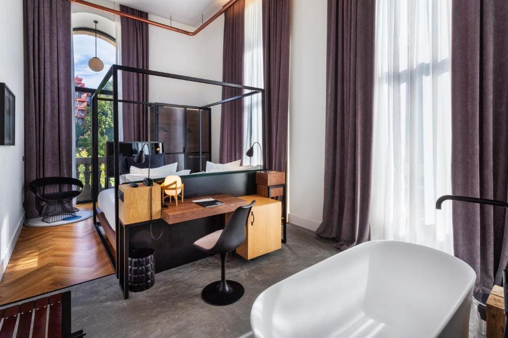 Premium Double or Twin Room room - Image 3