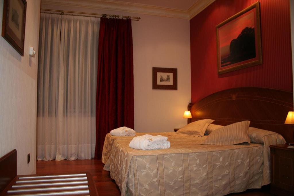 Twin Room - Disability Access room - Image 2